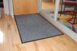 Коврик придверный грязезащитный 90х120 см Floor mat (Profi) серый- фото
