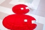 Комплект ковриков овал+ круг (цвет красный)